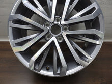 Laden Sie das Bild in den Galerie-Viewer, 1x Alufelge 18 Zoll 7.0&quot; 5x112 45ET Glanz 2GA601025E Mg T-Roc Rim Wheel
