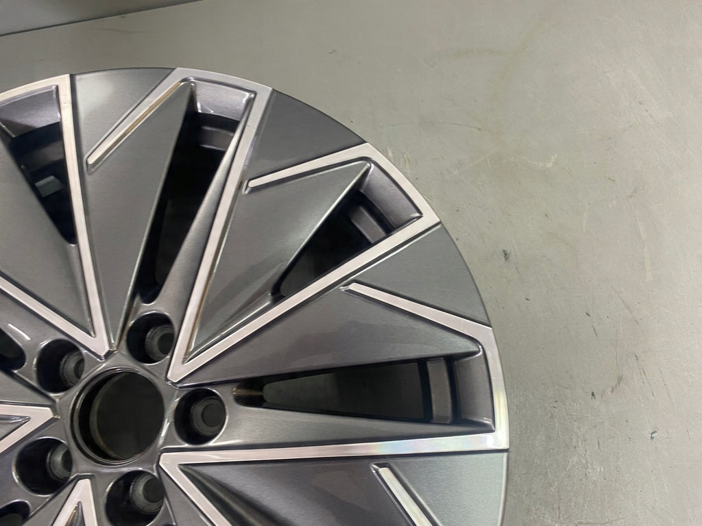 1x Alufelge 17 Zoll 6.5" 5x100 40ET 685601025 Skoda Kamiq Rim Wheel