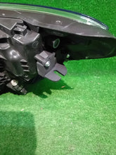 Laden Sie das Bild in den Galerie-Viewer, Frontscheinwerfer Renault Captur I 260107244R Rechts Scheinwerfer Headlight SCH5225762131en