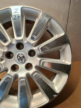 Laden Sie das Bild in den Galerie-Viewer, 1x Alufelge 18 Zoll 7.0" 5x114.3 35ET Glanz Silber Toyota Sienna Rim Wheel FEL2780688140fm