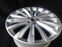 Laden Sie das Bild in den Galerie-Viewer, 1x Alufelge 19 Zoll 8.0&quot; 5x112 44ET Glanz Silber 3V0601025AM Skoda Superb Iii
