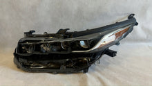 Laden Sie das Bild in den Galerie-Viewer, Frontscheinwerfer Toyota Prius Links Scheinwerfer Headlight SCH1095901000vh
