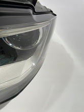 Laden Sie das Bild in den Galerie-Viewer, Frontscheinwerfer Audi A3 8V0941005 1EL010740-21 Xenon Links Headlight