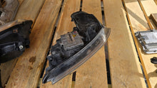 Laden Sie das Bild in den Galerie-Viewer, Frontscheinwerfer VW Touran Caddy 1T0941032K Xenon Rechts Scheinwerfer Headlight SCH6115822043up
