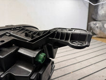 Laden Sie das Bild in den Galerie-Viewer, Frontscheinwerfer Jeep 52218717 Rechts Scheinwerfer Headlight SCH9376586954py