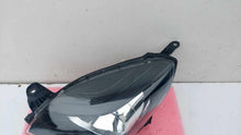 Laden Sie das Bild in den Galerie-Viewer, Frontscheinwerfer Renault Twingo II 90021373 Links Scheinwerfer Headlight SCH4120957205dz