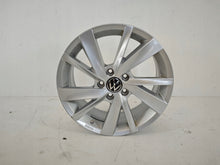 Laden Sie das Bild in den Galerie-Viewer, 1x Alufelge 17 Zoll 6.5" 5x112 46ET Glanz Silber 5H0071497 VW I Rim Wheel FEL7386683545ft