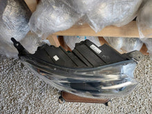 Laden Sie das Bild in den Galerie-Viewer, Frontscheinwerfer Opel Zafira Vivaro C 9832836480 Ein Satz Headlight SCH2020401009mq