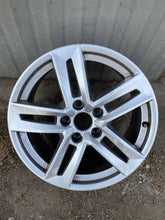 Load image into Gallery viewer, 1x Alufelge 17 Zoll 7.0&quot; 5x112 42ET Silber 8W0601025P Audi A5 A4 Rim Wheel