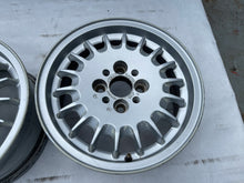 Load image into Gallery viewer, 1x Alufelge 14 Zoll 6.0" 4x100 35ET Glanz Silber 1125688 BMW 1 Rim Wheel FEL4613783952ic