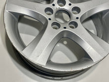 Laden Sie das Bild in den Galerie-Viewer, 1x Alufelge 17 Zoll 7.0&quot; 5x120 47ET Matt Silber 6762889 BMW 1 E88 E81 E82 E87