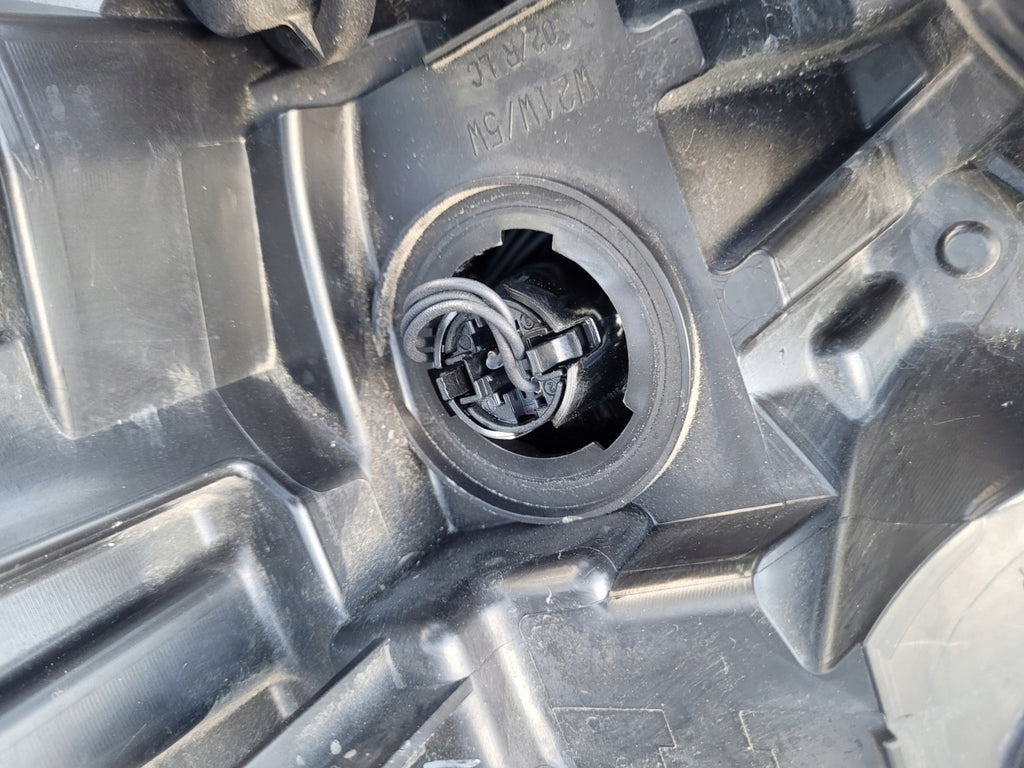 Frontscheinwerfer Opel Vivaro B 260109424R Rechts Scheinwerfer Headlight SCH2495220476kt