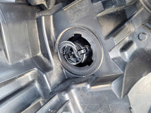 Laden Sie das Bild in den Galerie-Viewer, Frontscheinwerfer Opel Vivaro B 260109424R Rechts Scheinwerfer Headlight SCH2495220476kt