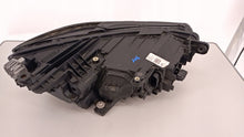 Laden Sie das Bild in den Galerie-Viewer, Frontscheinwerfer VW Passat B8 3G1941081P LED Ein Stück (Rechts oder Links)