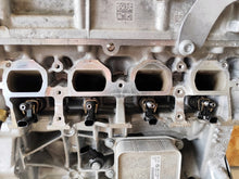 Laden Sie das Bild in den Galerie-Viewer, Motor Audi A3 05E100033A 1.5 TSI 85kW 19TKm 2024 Benzin Engine Unkomplett