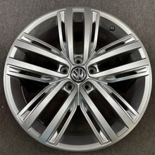 Laden Sie das Bild in den Galerie-Viewer, 4x Alufelge 19 Zoll 7.0" 5x112 43ET Glanz Silber 5NA601025N VW Tiguan Rim Wheel FEL6684127630vh