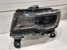 Laden Sie das Bild in den Galerie-Viewer, Frontscheinwerfer Jeep Grand Cherokee 68142493AE Links Scheinwerfer Headlight SCH9896014760qt