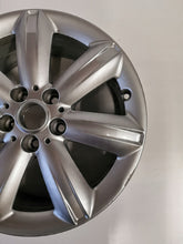 Laden Sie das Bild in den Galerie-Viewer, 1x Alufelge 17 Zoll 6.5&quot; 5x112 39ET Glanz Silber 6856041 Mini Countryman F60