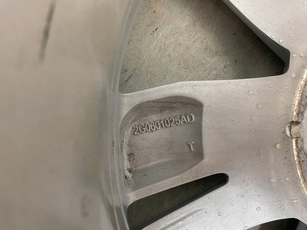 1x Alufelge 15 Zoll 5.5" 5x100 40ET Glanz Silber 2G0601025N VW Polo Rim Wheel FEL8575317003yy