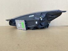 Laden Sie das Bild in den Galerie-Viewer, Frontscheinwerfer Ford Focus JX7B-13E014-AE Full LED Rechts Headlight