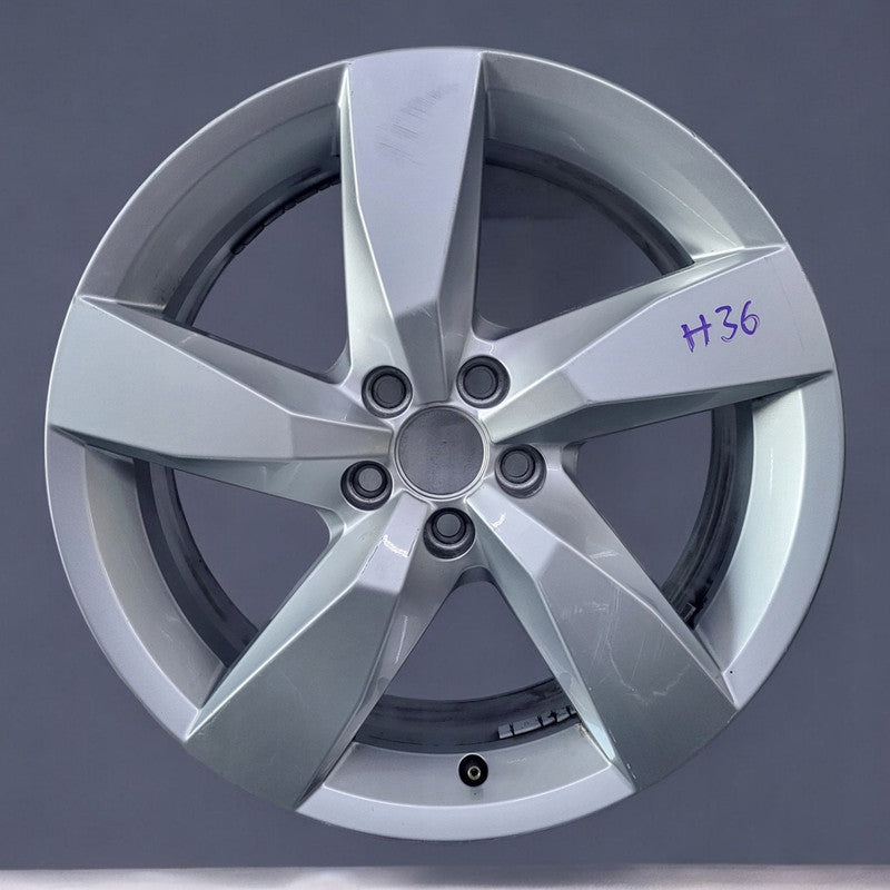 1x Alufelge 17 Zoll 6.5" 5x100 39ET Glanz Silber 2GM601025A VW T-Cross Rim Wheel