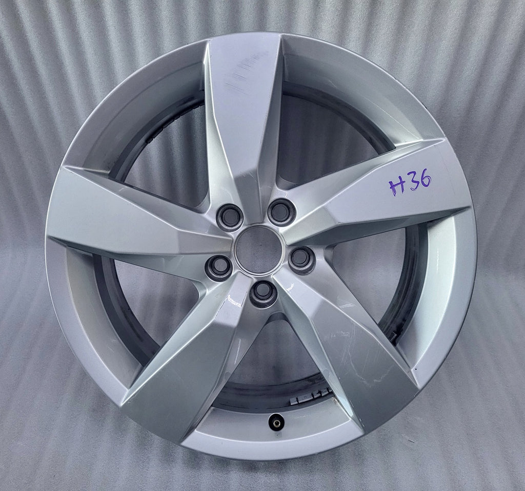 1x Alufelge 17 Zoll 6.5" 5x100 39ET Glanz Silber 2GM601025A VW T-Cross Rim Wheel