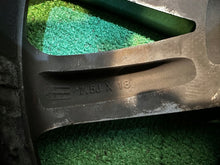 Laden Sie das Bild in den Galerie-Viewer, 1x Alufelge 18 Zoll 7.5" 5x114.3 49 5ET 52910-2W180 Hyundai Santa Fe Rim Wheel FEL4652176999zm