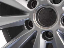 Laden Sie das Bild in den Galerie-Viewer, 1x Alufelge 17 Zoll 7.5" 5x112 51ET Glanz Silber VW Golf V Rim Wheel FEL7742349950zz