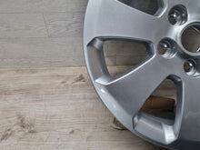 Laden Sie das Bild in den Galerie-Viewer, 1x Alufelge 17 Zoll 7.0&quot; 5x120 41ET Glanz Silber 13235010 Opel Insignia A