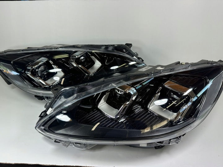 Frontscheinwerfer Ford Kuga LV4B-13E017-AJ LV4B-13E016-AJ Ein Satz Headlight SCH6596002032nj