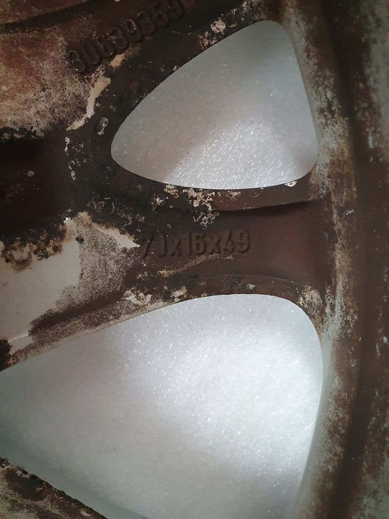 1x Alufelge 16 Zoll 7.0" 5x108 49ET 30748333, 30639359 Volvo S60 V70 V50