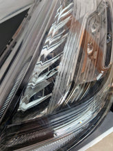 Laden Sie das Bild in den Galerie-Viewer, Frontscheinwerfer Honda Crv V I Rechts Scheinwerfer Headlight SCH1034784301bk