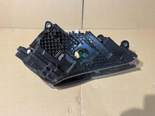 Laden Sie das Bild in den Galerie-Viewer, Frontscheinwerfer Skoda Superb III 3V1941015B LED Links Scheinwerfer Headlight