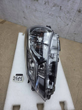 Laden Sie das Bild in den Galerie-Viewer, Frontscheinwerfer Toyota Yaris Links Scheinwerfer Headlight SCH9376959067ta
