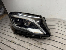 Laden Sie das Bild in den Galerie-Viewer, Frontscheinwerfer Mercedes-Benz Gla A1569067000 Rechts Scheinwerfer Headlight SCH3033810494uh