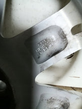 Load image into Gallery viewer, 1x Alufelge 18 Zoll 8.0" 5x108 45ET Glanz Silber Land Rover Rim Wheel FEL7873096650mf