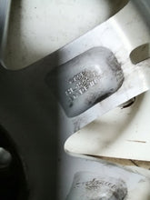 Load image into Gallery viewer, 1x Alufelge 18 Zoll 8.0" 5x108 45ET Glanz Silber Land Rover Rim Wheel FEL7873096650mf