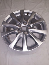 Laden Sie das Bild in den Galerie-Viewer, 1x Alufelge 17 Zoll 7.5&quot; 5x114.3 50ET Glanz Silber 9965077570 Mazda Vi Rim Wheel