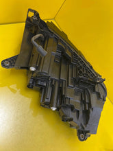 Laden Sie das Bild in den Galerie-Viewer, Frontscheinwerfer Skoda Enyaq IV 5LB941015A LED Links Scheinwerfer Headlight