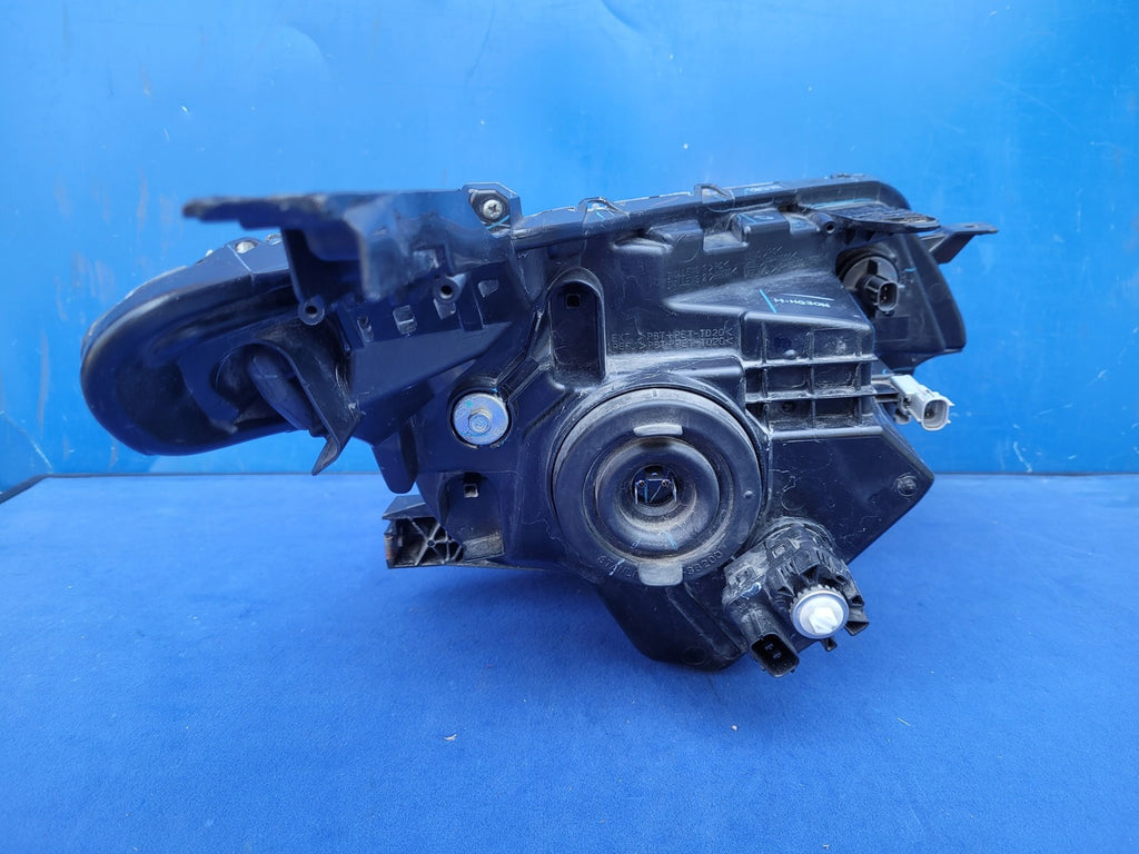 Frontscheinwerfer Mitsubishi L200 8301D153 Ein Stück (Rechts oder Links)