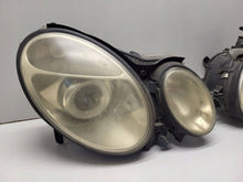 Laden Sie das Bild in den Galerie-Viewer, Frontscheinwerfer Mercedes-Benz W211 AYN6056 Ein Satz Scheinwerfer Headlight SCH8856208254bw