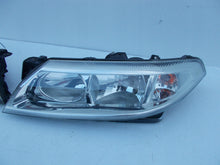 Laden Sie das Bild in den Galerie-Viewer, Frontscheinwerfer Renault Laguna II 8200002845 LED Ein Satz Headlight