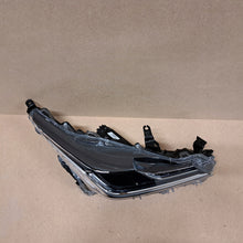 Laden Sie das Bild in den Galerie-Viewer, Frontscheinwerfer Toyota Corolla 8111002T51 LED Rechts Scheinwerfer Headlight