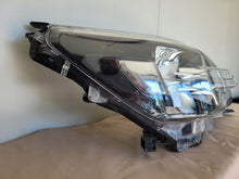 Laden Sie das Bild in den Galerie-Viewer, Frontscheinwerfer Toyota Hilux VIII 1EJ-923364-040 Rechts Scheinwerfer Headlight SCH3946517238hv