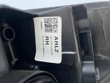 Laden Sie das Bild in den Galerie-Viewer, Frontscheinwerfer Hyundai I20 921021J510 Rechts Scheinwerfer Headlight SCH5423140718jj