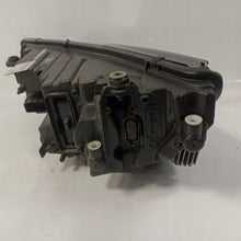 Laden Sie das Bild in den Galerie-Viewer, Frontscheinwerfer Skoda Octavia IV 030111823200 Rechts Scheinwerfer Headlight SCH5070684823pa