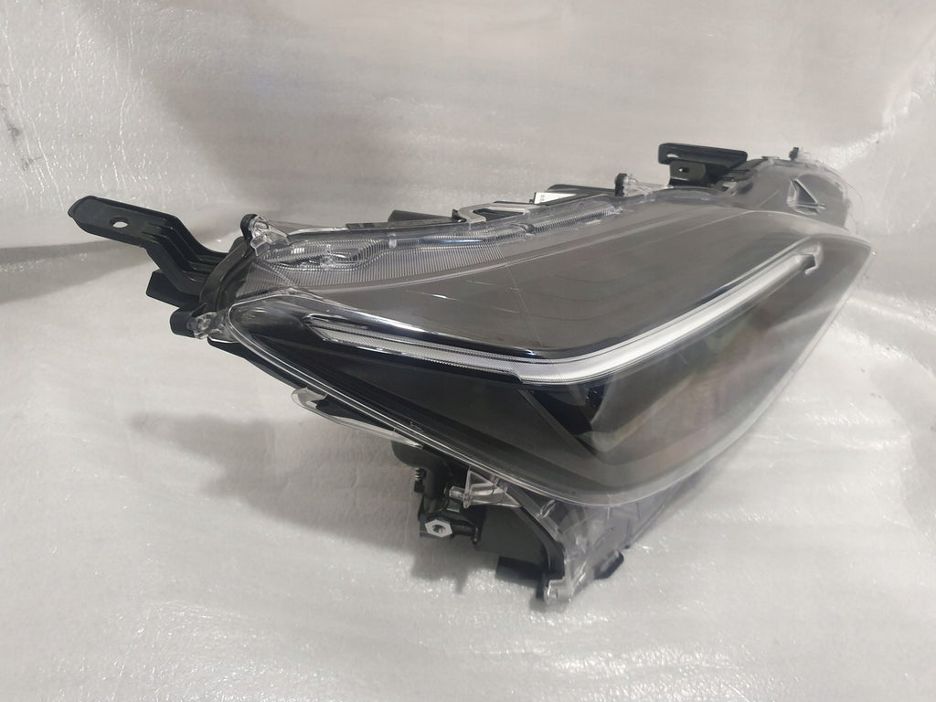 Frontscheinwerfer Toyota Corolla Yaris Cross LED Rechts Scheinwerfer Headlight SCH1339381043mt