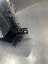 Load image into Gallery viewer, Frontscheinwerfer BMW X3 E83 0301210278 Rechts Scheinwerfer Headlight SCH9329665370bj