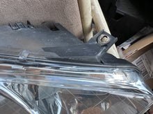 Laden Sie das Bild in den Galerie-Viewer, Frontscheinwerfer Mercedes-Benz W169 A1698200261 Rechts Scheinwerfer Headlight SCH9311727041yd