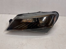 Laden Sie das Bild in den Galerie-Viewer, Frontscheinwerfer Skoda Superb III 3V1941015B LED Ein Stück (Rechts oder Links)